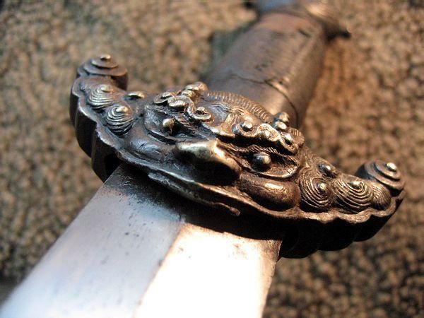 2, 睚眦(拼音:yá zì),龙生九子之一,龙身豺首,性刚烈,最是好杀嗜杀