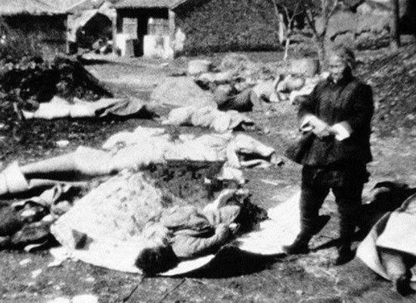 侵华战争,日本人在女子的丈夫面前,对女子做出