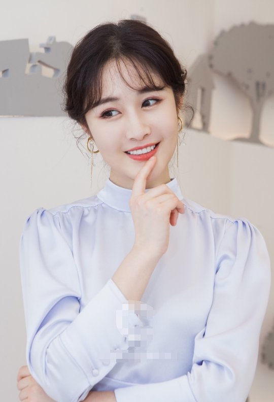 湖南卫视主持人梁田,清新甜美,淑女气质的小姐