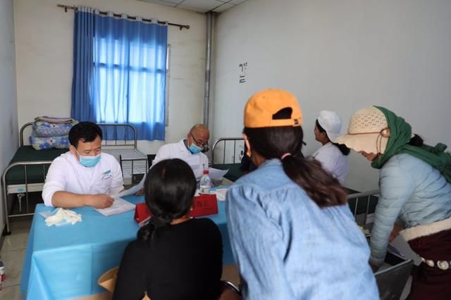 同心共铸中国心专家团队到玛曲县欧拉秀玛乡