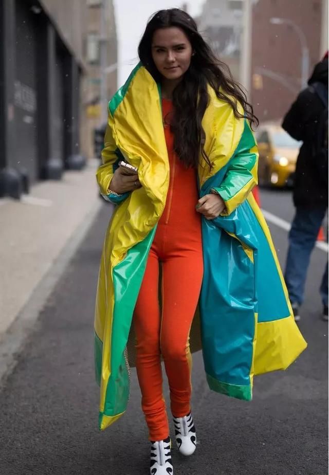 佟丽娅的羽绒服被嘲像巨型垃圾袋?看过这些搭