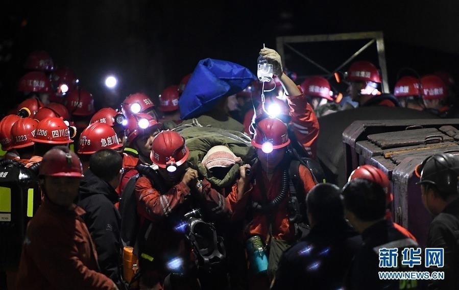 四川杉木树煤矿透水事故:13名矿工被困地下313米80多小时后奇迹生还