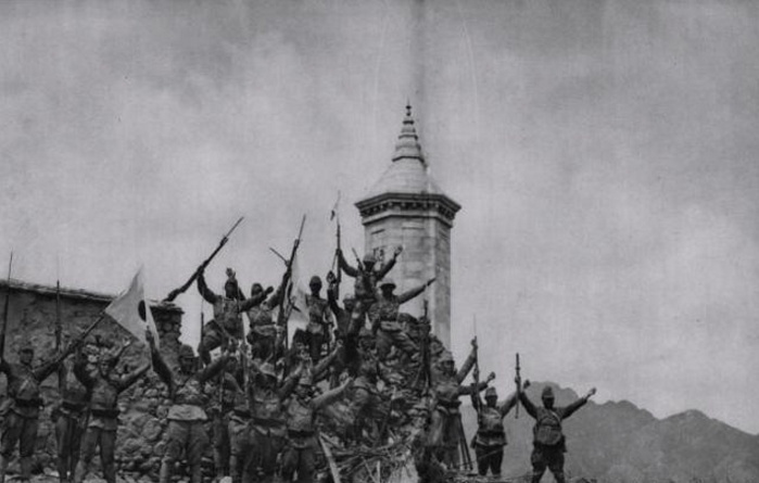 1937年攻进北京真实的日本鬼子,请大家记住这