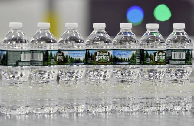 报道称,雀巢公司在美国正遭到起诉,被控该公司在美国畅销的矿泉水品牌