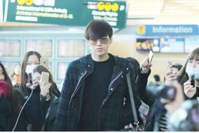 最惨爱豆胡一天:粉丝认错人,抄袭白敬亭文案,得