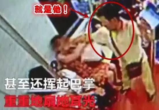 男子地铁啪啪狂扇乘客耳光 女子逃走拽回继续扇