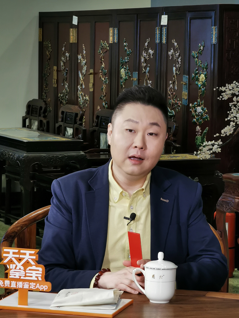 敬请收看4月12日20:46《拍宝》听听有何收藏心得李然带来了什么宝究竟