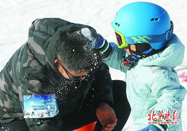 嗨骑滑雪嘉年华 24位2至5岁孩子参加平衡车运