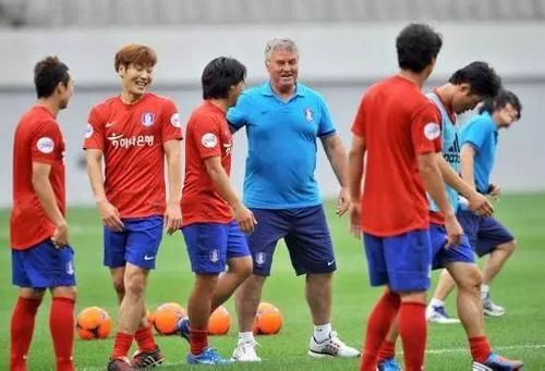 新U21国足主教练上任!得罪全部球员,一句话让