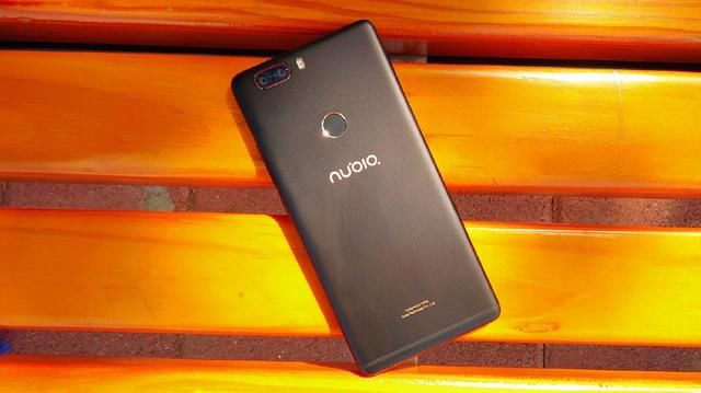 高通骁龙835处理器,6+128GB,无边框设计,这款