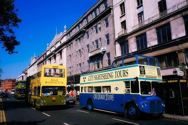 英国的兄弟国,比英国还发达,至今憎恨英国