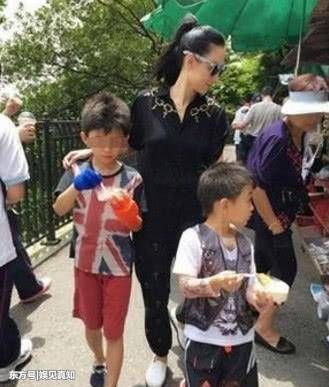 张柏芝节目谈及复婚话题哭红眼睛,和儿子游玩