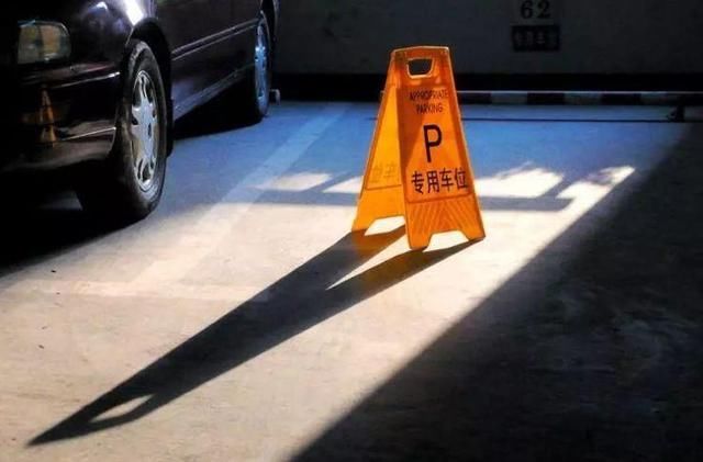 500万够买房?笑话!在香港只能买个车位,一辈子