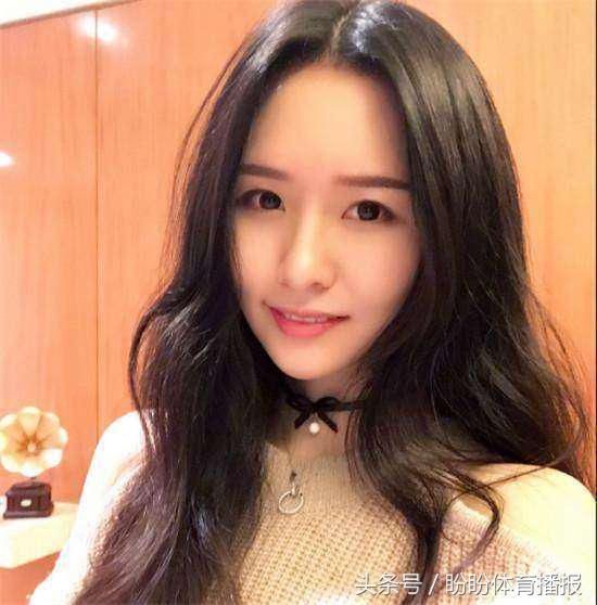 英雄联盟:一天赚上百万,从陌陌一姐到斗鱼一姐