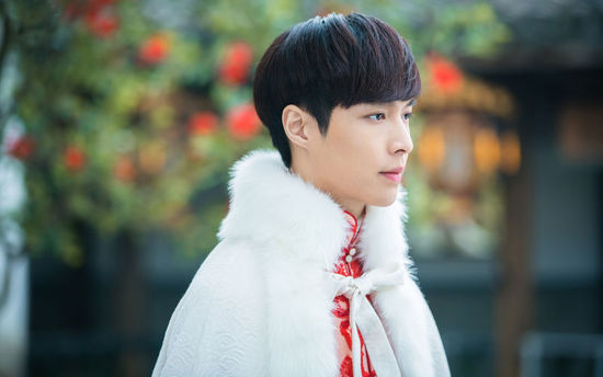 二月红有多红？张艺兴国外现身被狂喊二爷