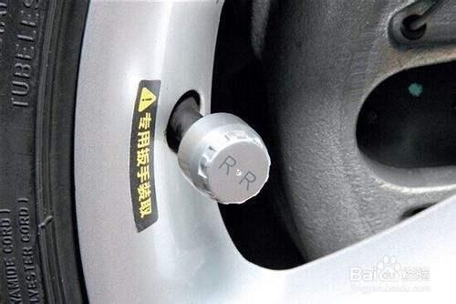 胎压监测加装选外置还是内置式?各有什么利弊