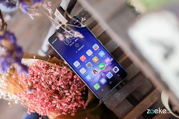 看腻了全面屏后，vivo X20以“vivo蓝”配色再登场