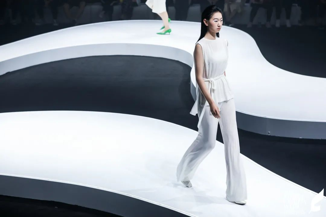 2021第九届柯桥时尚周“天际· 旋律 岁寒2021/2022 新品发布会”完美落幕