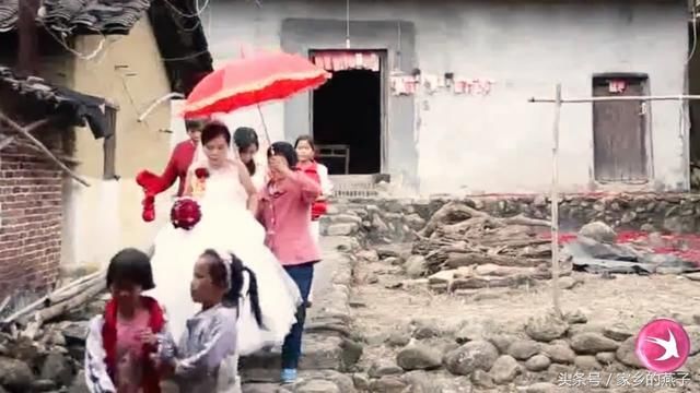 广西百色田阳农村结婚习俗:新娘从土房子里走
