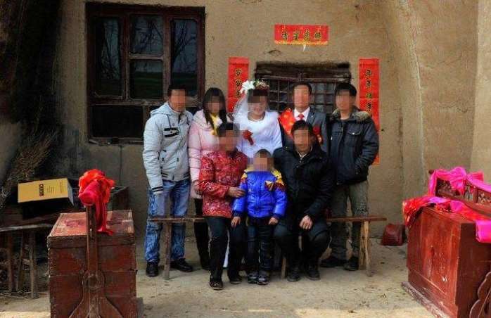 准岳母拿出21万的彩礼单, 新郎扭头就走, 新娘