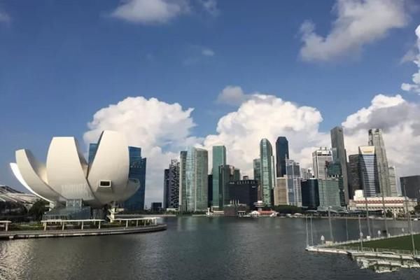 新加坡和香港,你们觉得哪个更值得去一些?