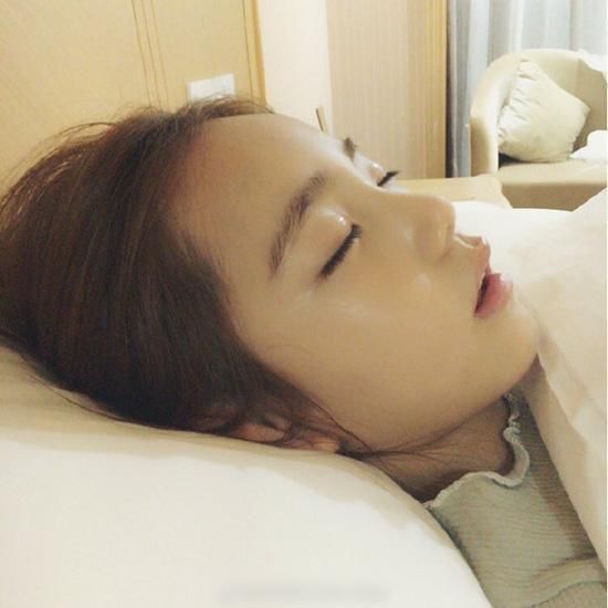 韩国6岁小女孩被誉为四千年美女,长发飘飘长相甜美,妈妈更惊艳