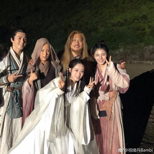 新版《倚天屠龙记》杀青周芷若祝绪丹晒照 曾