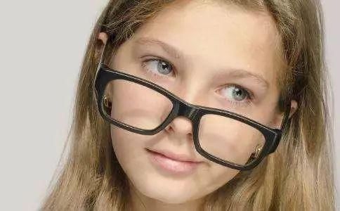 高度近视不能顺产吗?孕期能戴隐形眼镜吗?