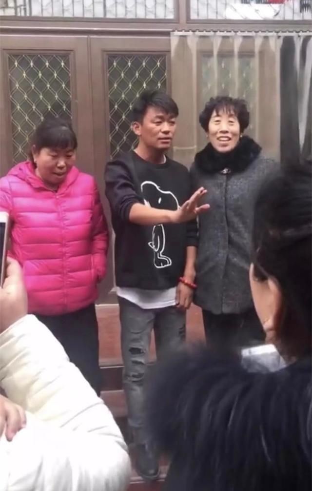 王宝强回老家过年接地气,马云回老家却看透人