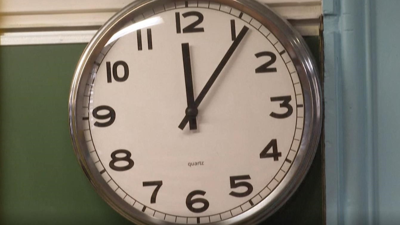 学生看不懂指针钟表 英国考场将装数字时钟 学生看不懂指针钟表 英国考场将装数字时钟