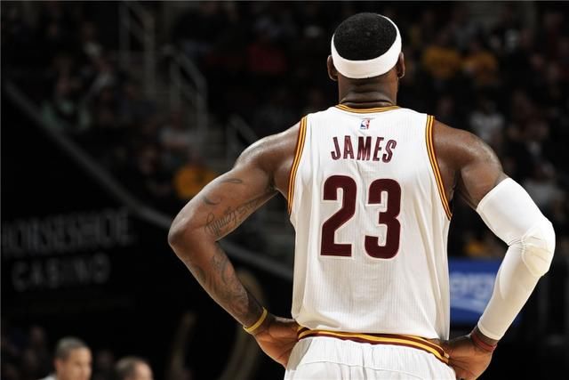 詹姆斯加盟湖人,篮球英语小知识get起来!