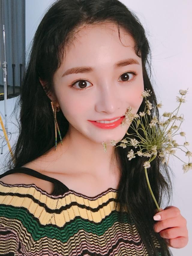 韩版创造101出道,翻版杨幂的周洁琼,如今靠翻