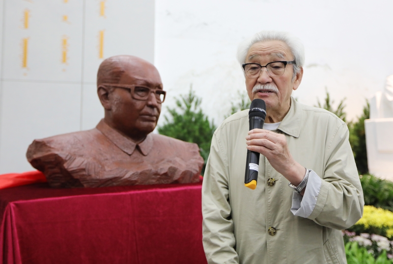 乌可力讲述父亲乌兰夫当年接收三千孤儿时的情景