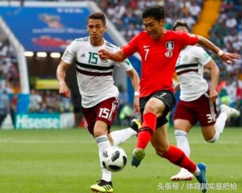 100年第1人,亚洲足坛第1个1亿巨星诞生,他1人