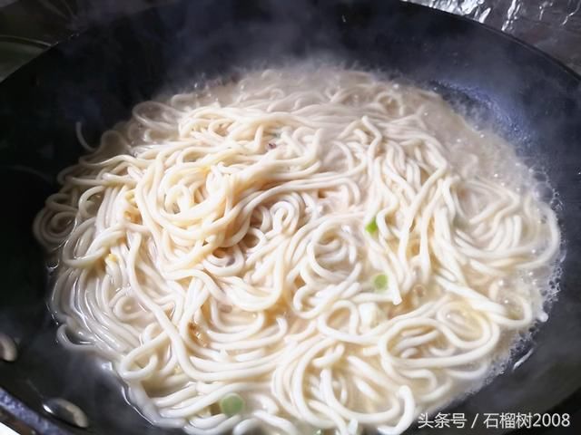 面条吃法千千万万,这种吃法超简单,懒人福音,只