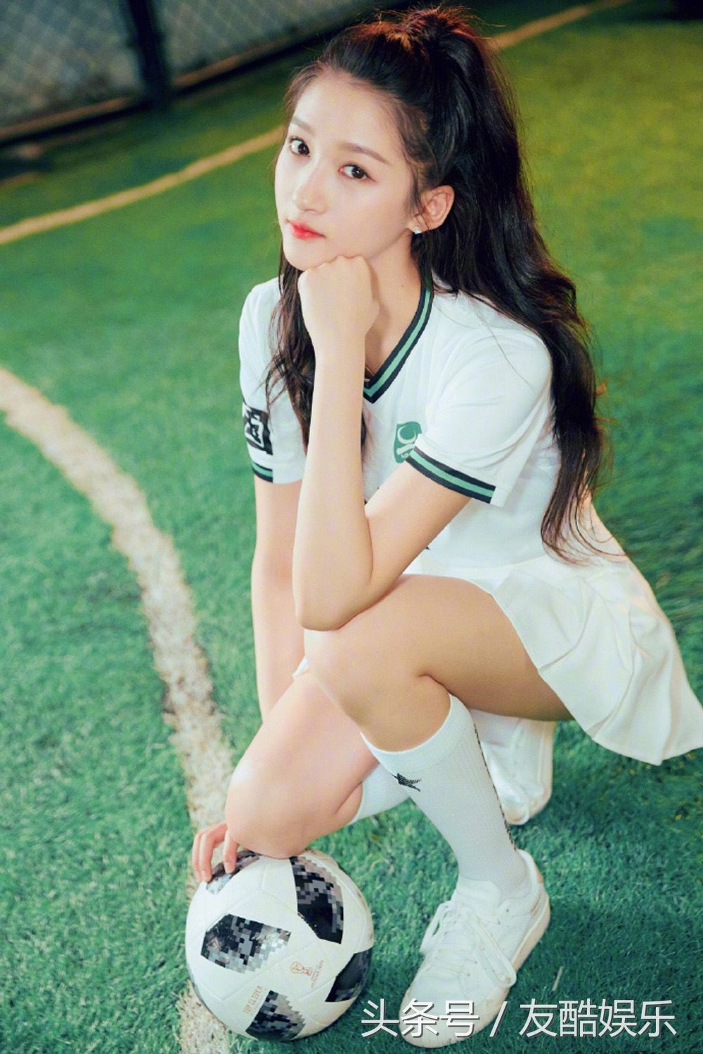 2018俄罗斯世界杯,女神关晓彤性感足球宝贝写