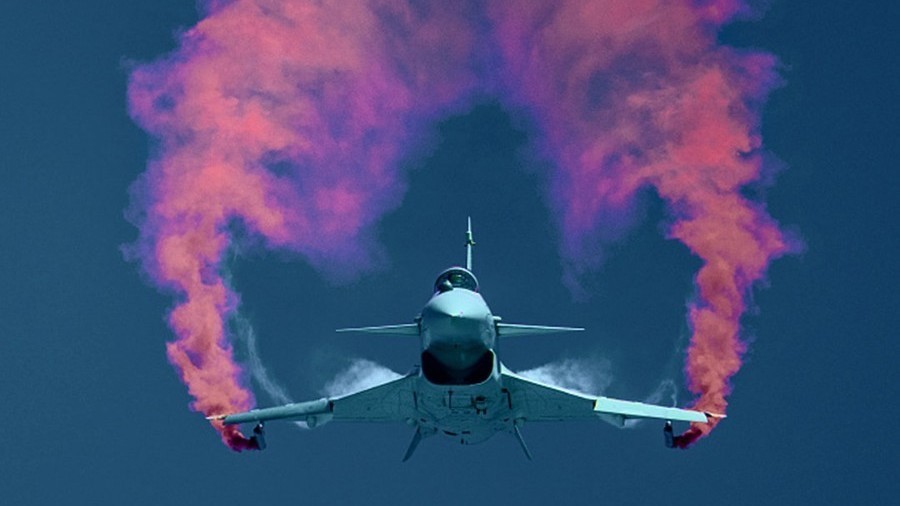 今天,歼10首飞24周年!一组炫酷的新海报,一段催泪的旧影像,致敬! 今天,歼10首飞24周年!一组炫酷的新海报,一段催泪的旧影像,致敬!