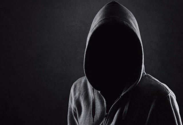 他被称为抖音一哥身披黑袍,神秘冷漠 视频播