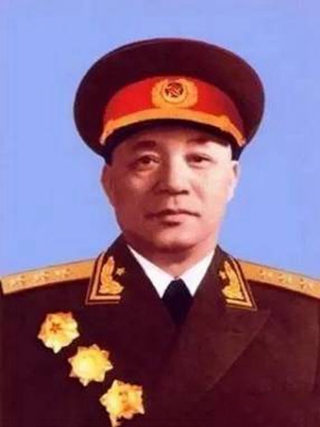 王建安(1907-1980)湖北黄安人
1927年加入中国共产党，参加黄麻起义。后担任红四军政委，参加了长征。抗日战争时期任八路军山东纵队副指挥。解放战争时期是华东野战军第八纵队司令员兼政委、东线兵团副司令员，参与指挥了济南战役和淮海战役。解放后参加了抗美援朝战争。历任第八兵团司令员兼政委，第九兵团司令员兼政委，沈阳军区副司令员，济南军区副司令员，福州军区副司令员，中共中央军委顾问。是第二、三届国防委员会委员，第二、三、四届全国人大代表，第五届全国人大常委，中纪委常委。1956年被授予上将军衔，获一级八一勋章、一级独立自由勋章和一级解放勋章。来源：《中国共产党新闻网》