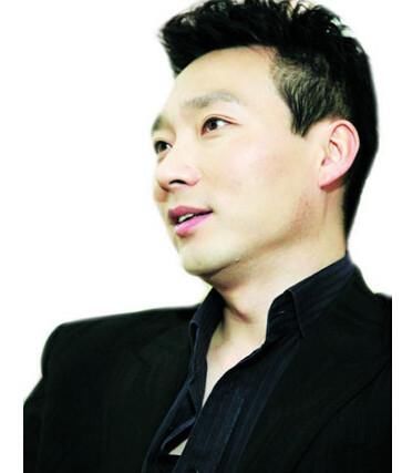 央视主持人一哥康辉的简历