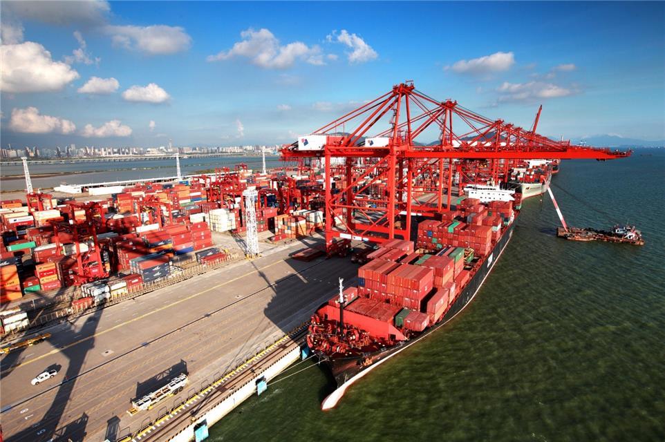 图为深圳市宝安区大铲湾码头.蔡伟摄