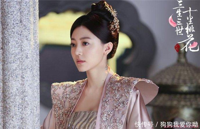 黄梦莹整容前后对比,出道前样貌平凡似路人!