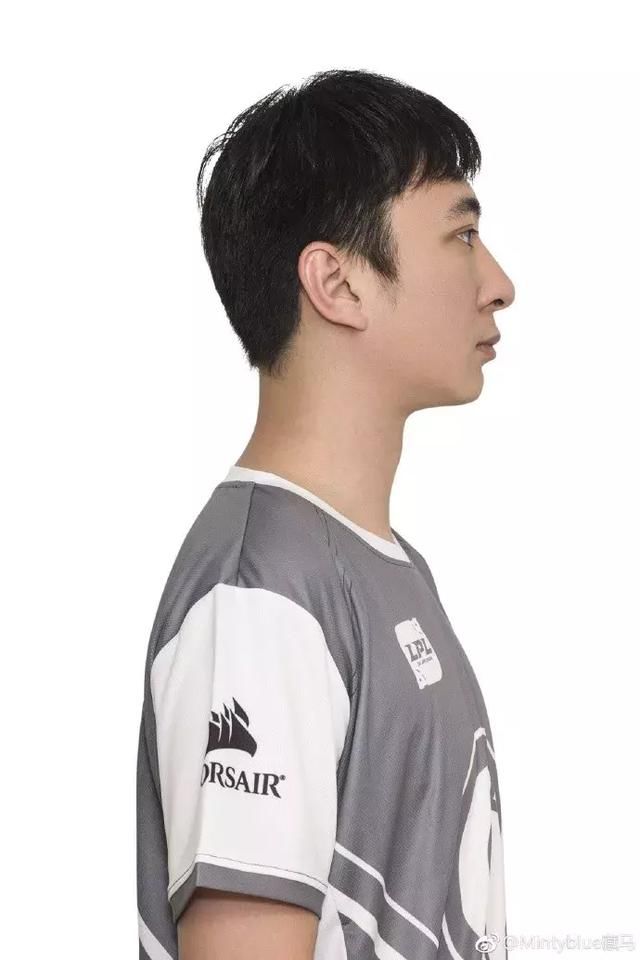 王思聪开始打职业电竞:比你有钱的人,游戏也比