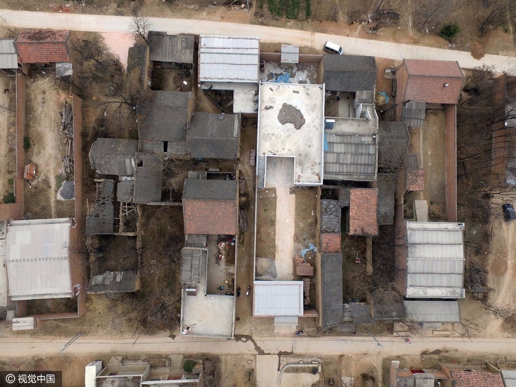 俯瞰陕西"空心"村!残破院墙内找不到人影