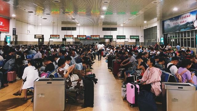 8年前的杭州人一定经历过的火车站,链接几百万