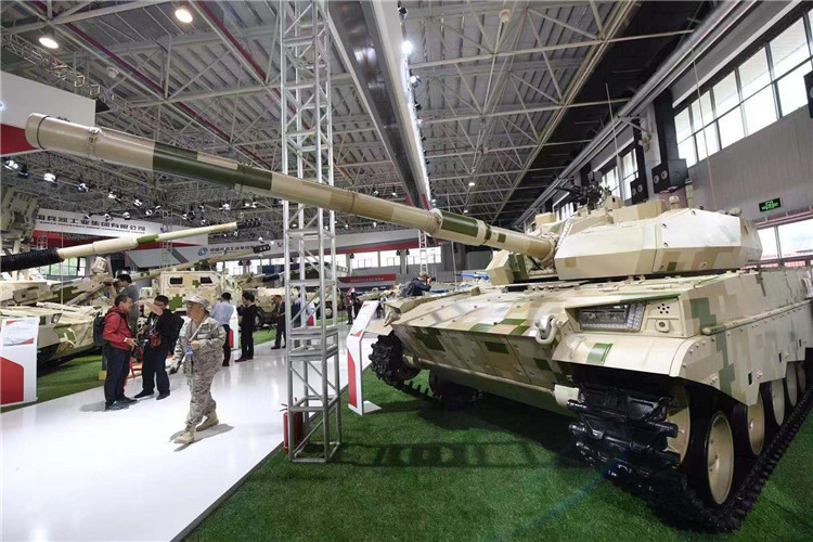 图为30吨级轻型坦克（VT5）。展览将持续至11月11日。新京报记者 陶冉 倪伟 摄影报道