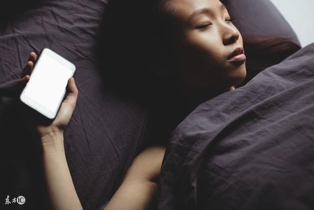 情人节给前女友发一条信息,对方回复10个字,我