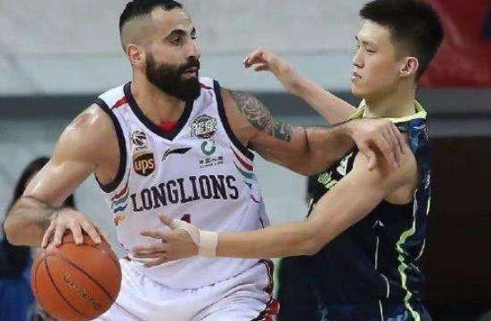 CBA最伟大外援!靠自己工资养活一支国家队赚