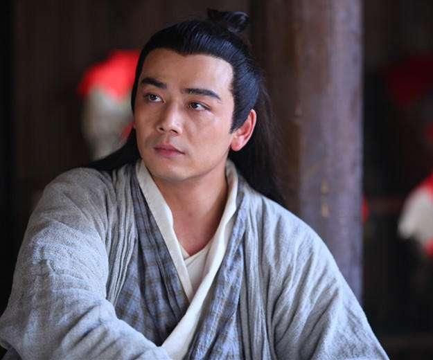 原来杨烁的老婆是她,也是演员,因抗日剧成名,一