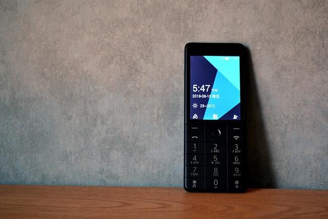 老人机让小米带来第二春,多亲AI功能电话机有